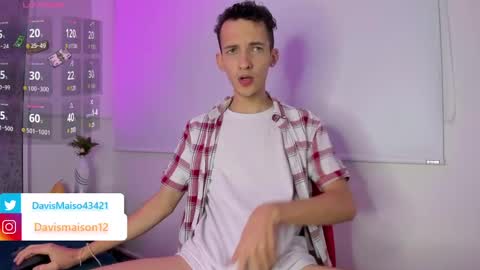 Maison Davis online show from 03.12.25