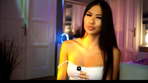 Snapshot of maistream chatting on 09.18.25 Mai online show from 09.18.25