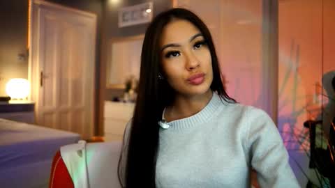 Snapshot of maistream chatting on 11.07.25 Mai online show from 11.07.25