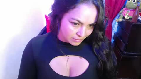 Hello friends Im on another account    online show from 02.03.25