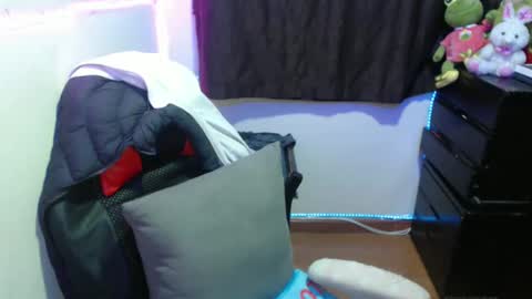 Hello friends Im on another account    online show from 03.02.25