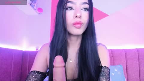 Snapshot of majoogomez chatting on 09.28.25 Majo Gomez online show from 09.28.25