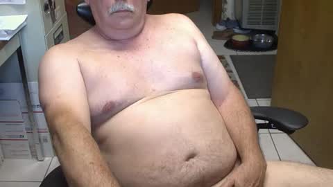 Snapshot of majormike34 chatting on 04.19.26 majormike34 online show from 04.19.26