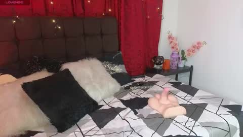 Snapshot of majuu__ chatting on 09.11.25 Celeste Bonet online show from 09.11.25