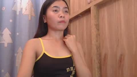 Snapshot of makeme_wettt chatting on 10.22.25 makeme_wettt online show from 10.22.25