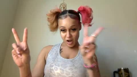 Snapshot of makeouthilldani chatting on 06.29.26 hokulani online show from 06.29.26