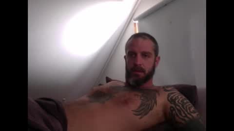 Snapshot of makeyoushakeattheknees chatting on 02.17.25 Marvin Straighish online show from 02.17.25