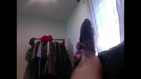 Snapshot of makeyoushakeattheknees chatting on 02.18.25 Marvin Straighish online show from 02.18.25