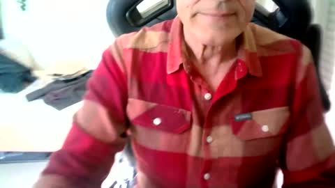 Snapshot of makis8989 chatting on 01.24.25 makis8989 online show from 01.24.25