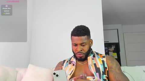 Snapshot of makonneen chatting on 03.26.26 Makonnen online show from 03.26.26