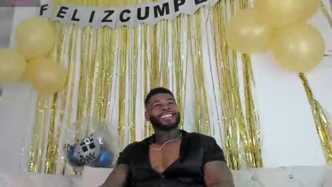 Snapshot of makonneen chatting on 05.26.26 Makonnen online show from 05.26.26