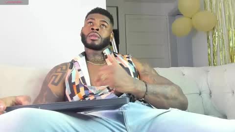 Snapshot of makonneen chatting on 05.27.26 Makonnen online show from 05.27.26