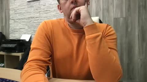 Snapshot of maks199402 chatting on 12.19.25 maksoffice online show from 12.19.25