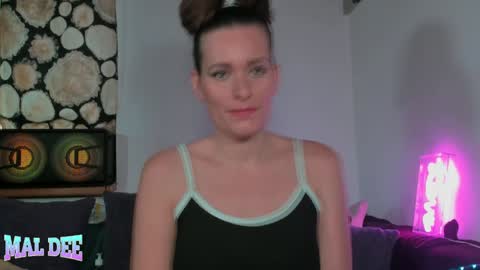 Snapshot of mal_meow chatting on 12.08.24 Mal Dee online show from 12.08.24