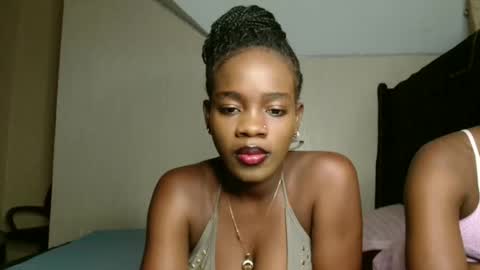 Snapshot of malani_malia chatting on 11.14.25 malani_malia online show from 11.14.25