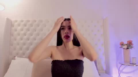 Snapshot of malena_angel_ chatting on 02.14.25 Malena Angel online show from 02.14.25