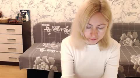 Snapshot of malenamila chatting on 10.21.25 Malena online show from 10.21.25