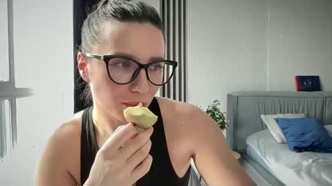 malina568708 online show from 03.11.25