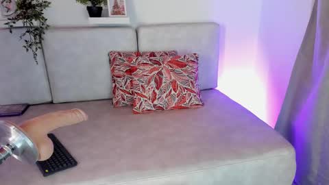 Snapshot of malka_burning chatting on 02.14.25 Malka online show from 02.14.25