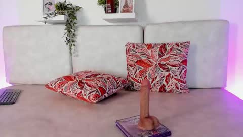 Snapshot of malka_burning chatting on 02.15.25 Malka online show from 02.15.25