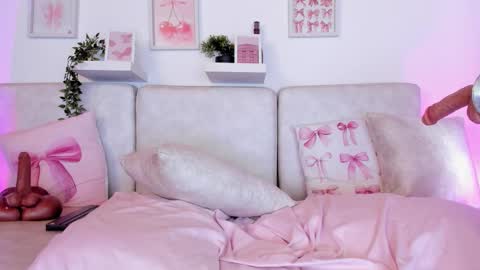 Snapshot of malka_burning chatting on 10.06.25 Malka online show from 10.06.25