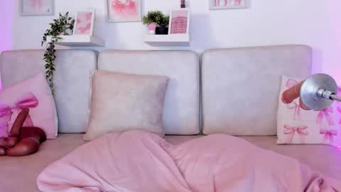 Snapshot of malka_burning chatting on 10.10.25 Malka online show from 10.10.25