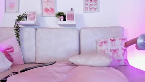 Snapshot of malka_burning chatting on 10.14.25 Malka online show from 10.14.25