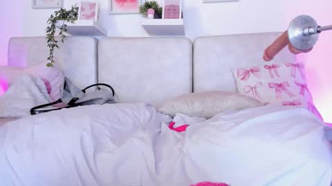 Snapshot of malka_burning chatting on 10.20.25 Malka online show from 10.20.25