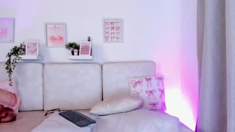 Snapshot of malka_burning chatting on 11.05.25 Malka online show from 11.05.25