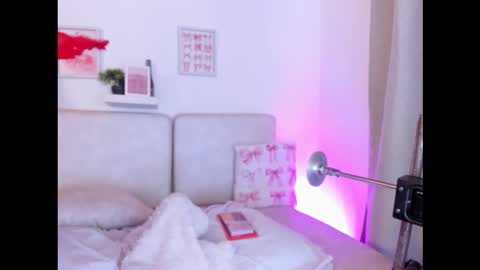 Snapshot of malka_burning chatting on 11.12.25 Malka online show from 11.12.25