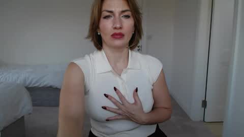 Snapshot of mallinia chatting on 03.09.25 mallinia online show from 03.09.25