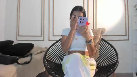 Snapshot of malory_ferrer chatting on 05.02.26 Lory online show from 05.02.26
