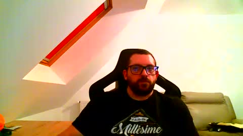 Snapshot of malou2927 chatting on 12.31.24 breton online show from 12.31.24