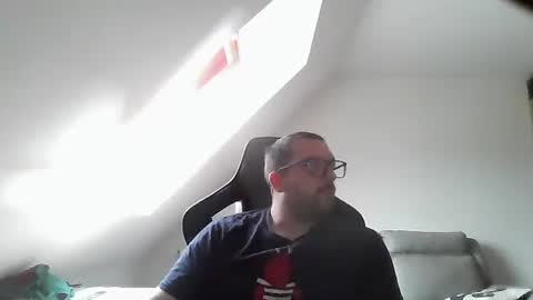 Snapshot of malou2927 chatting on 10.18.25 breton online show from 10.18.25