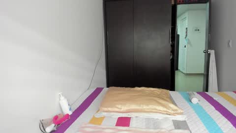 instagram  nueela   online show from 12.09.24