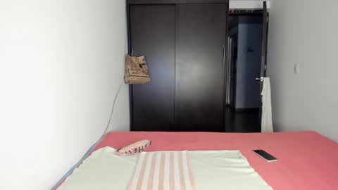 instagram  nueela   online show from 01.11.25