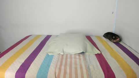 instagram  nueela   online show from 09.22.25