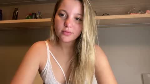 Snapshot of maluestanislau chatting on 10.22.25 maluestanislau online show from 10.22.25