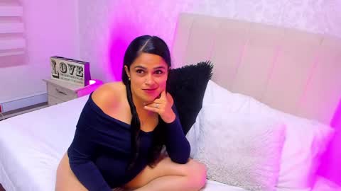 Snapshot of malurivers chatting on 04.22.26 Milu online show from 04.22.26