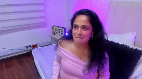 Snapshot of malurivers chatting on 04.29.26 Milu online show from 04.29.26