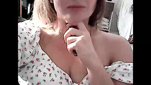 malva0000 online show from 10.27.25