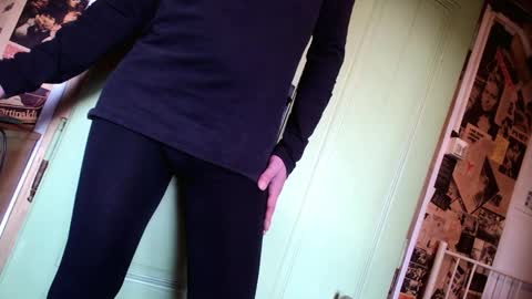 Snapshot of malvinkasen chatting on 11.18.25 Anamalenka online show from 11.18.25