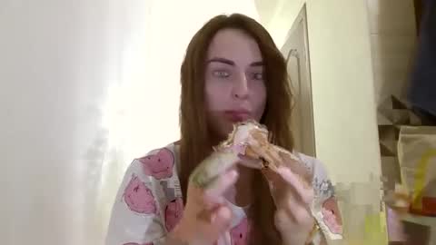 Snapshot of mandibrooks chatting on 09.08.25 MandiBrooks online show from 09.08.25