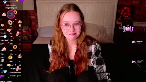 Snapshot of mandymilson chatting on 03.05.25 Mandy online show from 03.05.25