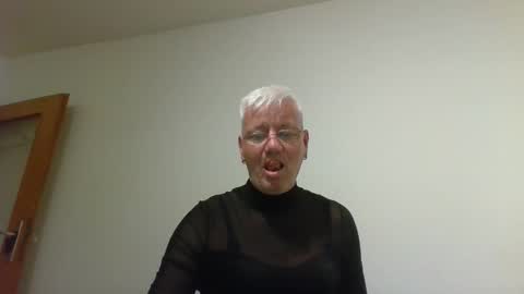 Snapshot of mandywinger chatting on 09.24.25 mandywinger online show from 09.24.25