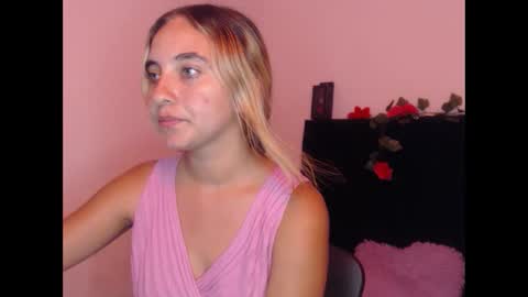 Snapshot of mandyy_petite chatting on 10.14.25 mandy sofi online show from 10.14.25