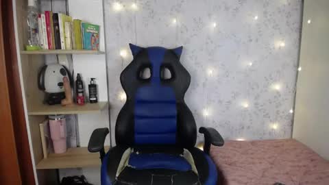 manelyke online show from 04.23.26