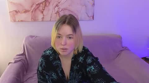 manic_pixie_ online show from 02.04.25