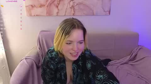 manic_pixie_ online show from 02.04.25