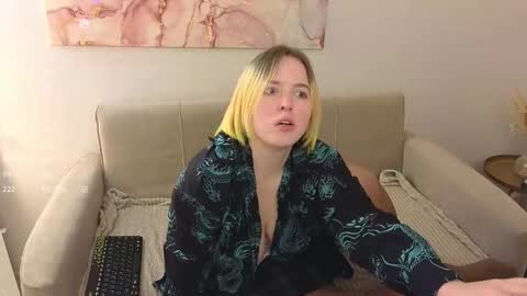 manic_pixie_ online show from 02.11.25